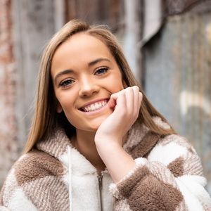 Meet your Posher, Elise